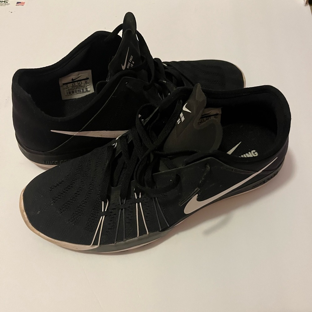 Nike Free TR 6 Black and White Training Sneaker.  Size 9 US.